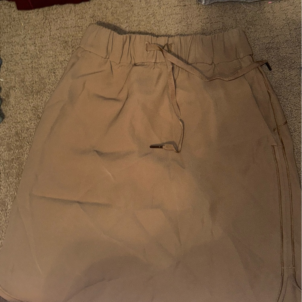 EUC lululemon skirt sz 4